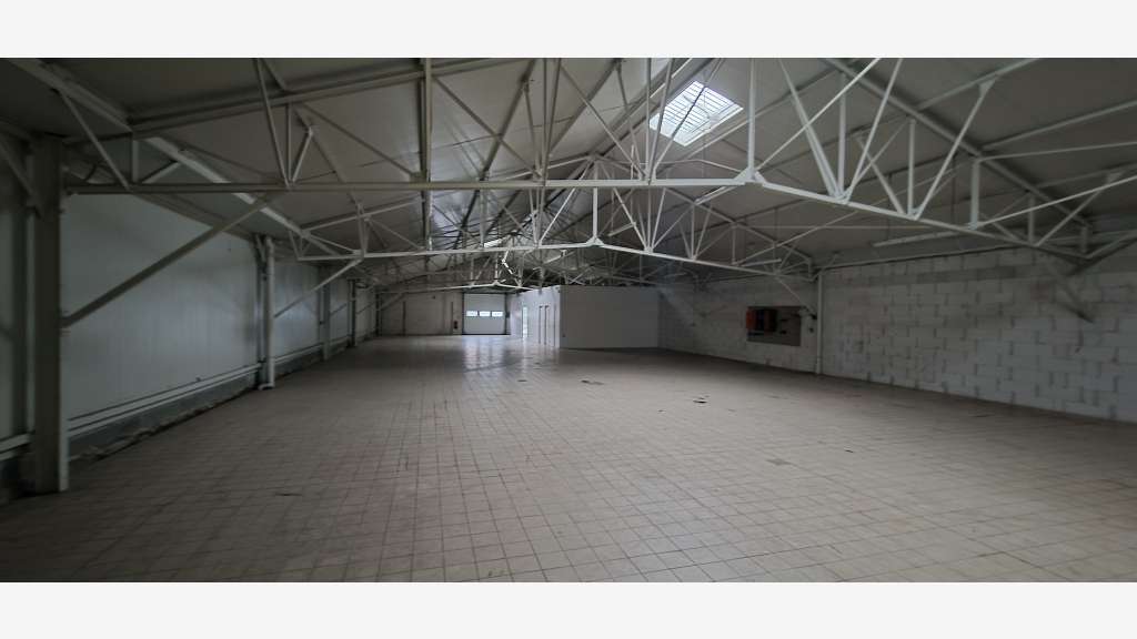 Local d'activité 526m² à louer ZA Angers Est