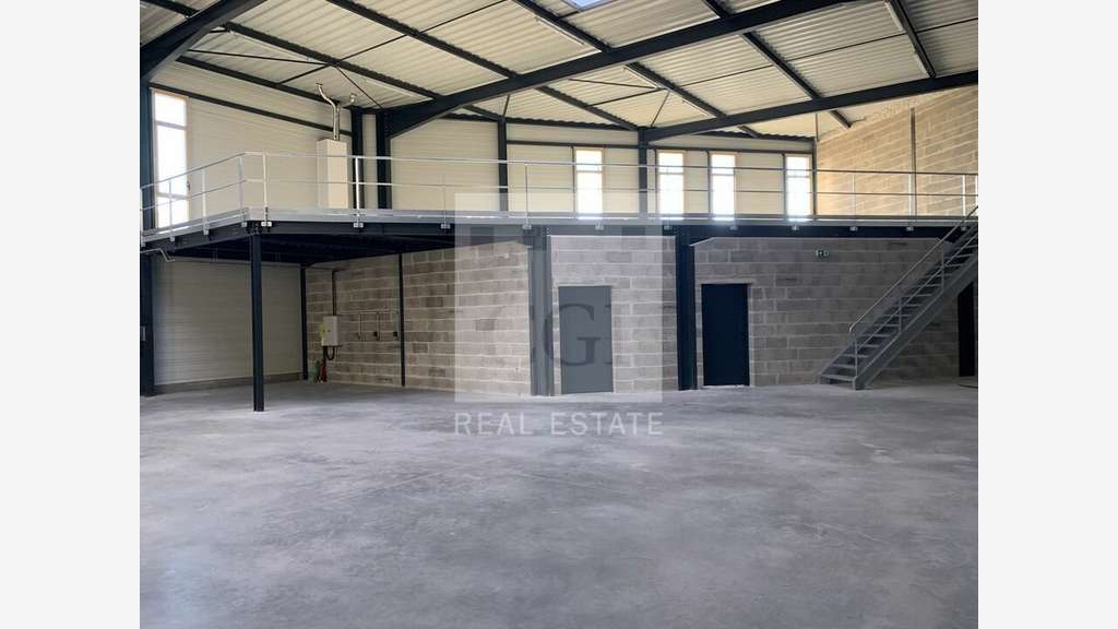 A louer local neuf 407m² à Saint-Bonnet-de-Mure