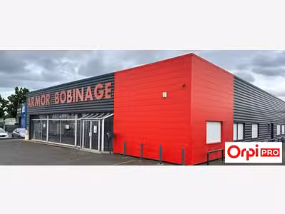 Local d'activité de 600m² sur 1500m² Saint-Brieuc