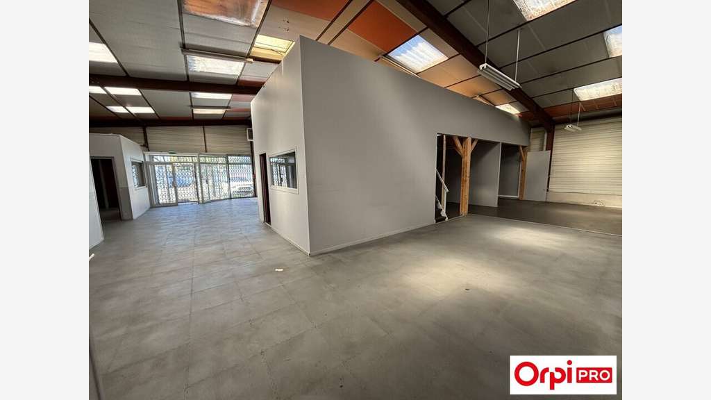 Local d'activité de 600m² sur 1500m² Saint-Brieuc