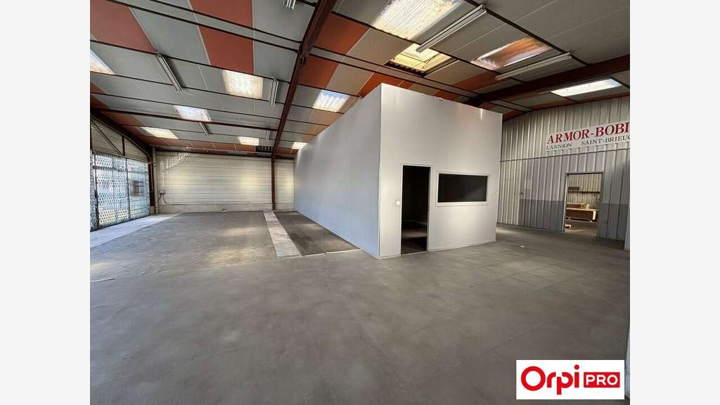 Local d'activité de 600m² sur 1500m² Saint-Brieuc
