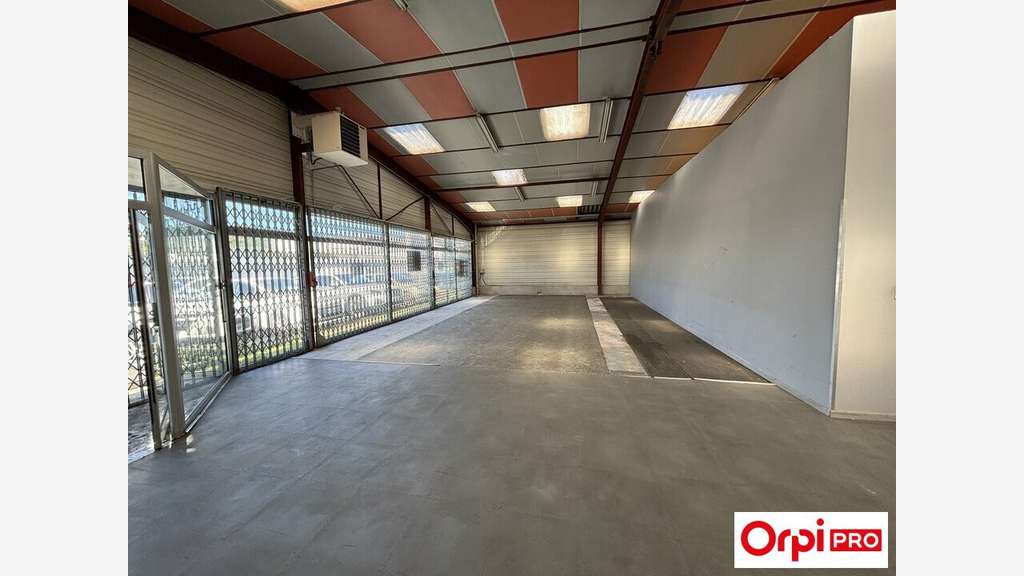 Local d'activité de 600m² sur 1500m² Saint-Brieuc
