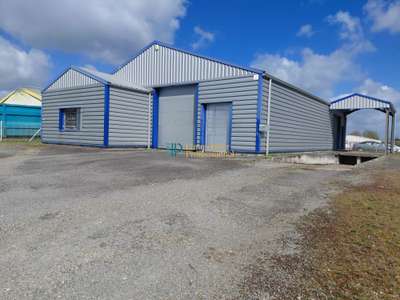 A louer local d'activité 342m² ZA Saint-Évarzec