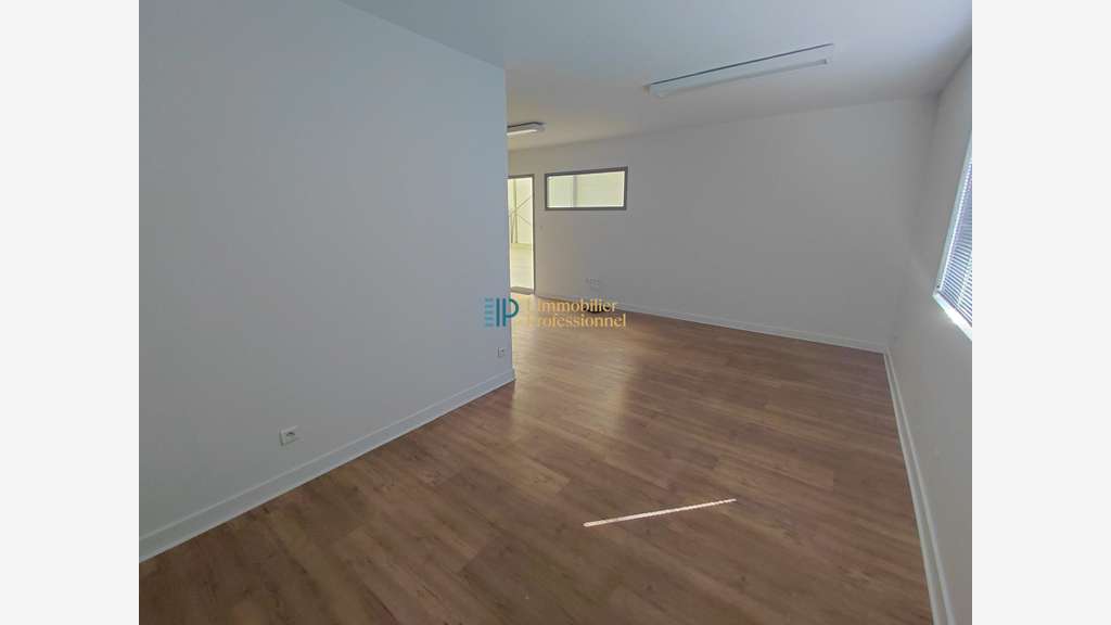 A louer local d'activité 342m² ZA Saint-Évarzec