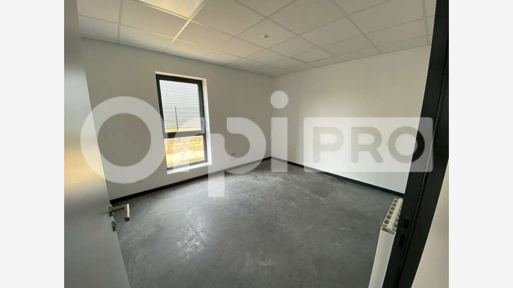Local d'activité 160m² à Saint-Jean-de-la-Neuville