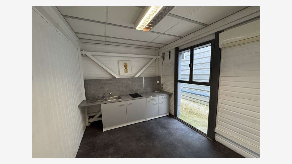 Local d'activité 115m² à louer à Montpellier Sud