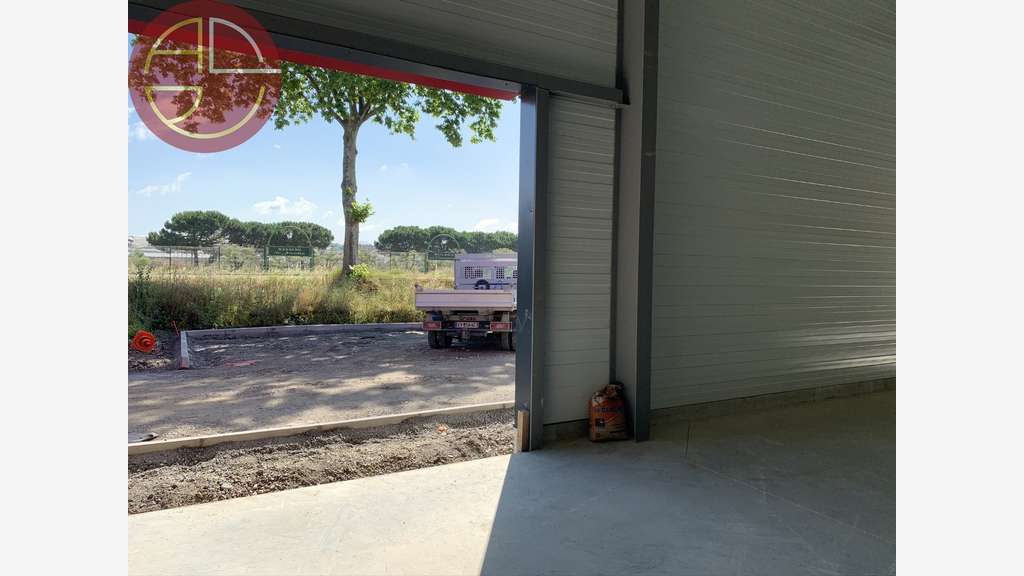 Location local d'activité 252m² à Saint-Jory