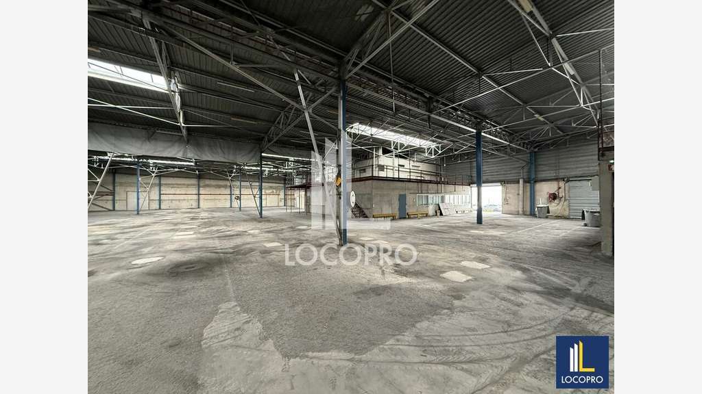 Location local activités 2746m² St-Laurent-du-Var