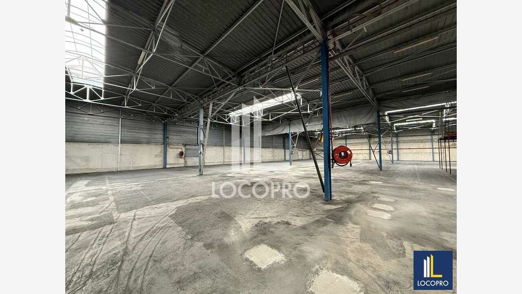 Location local activités 2746m² St-Laurent-du-Var