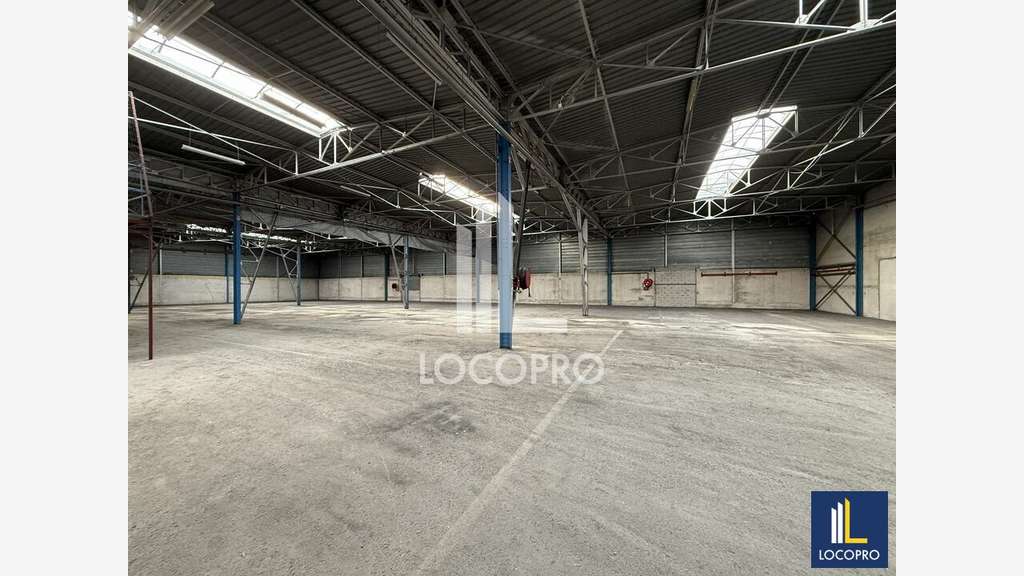 Location local activités 2746m² St-Laurent-du-Var