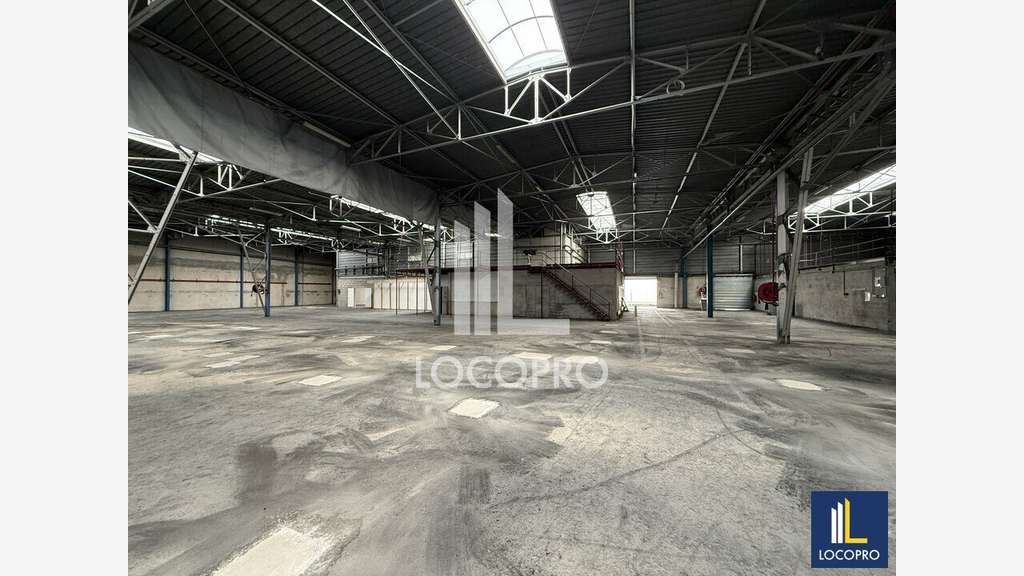 Location local activités 2746m² St-Laurent-du-Var