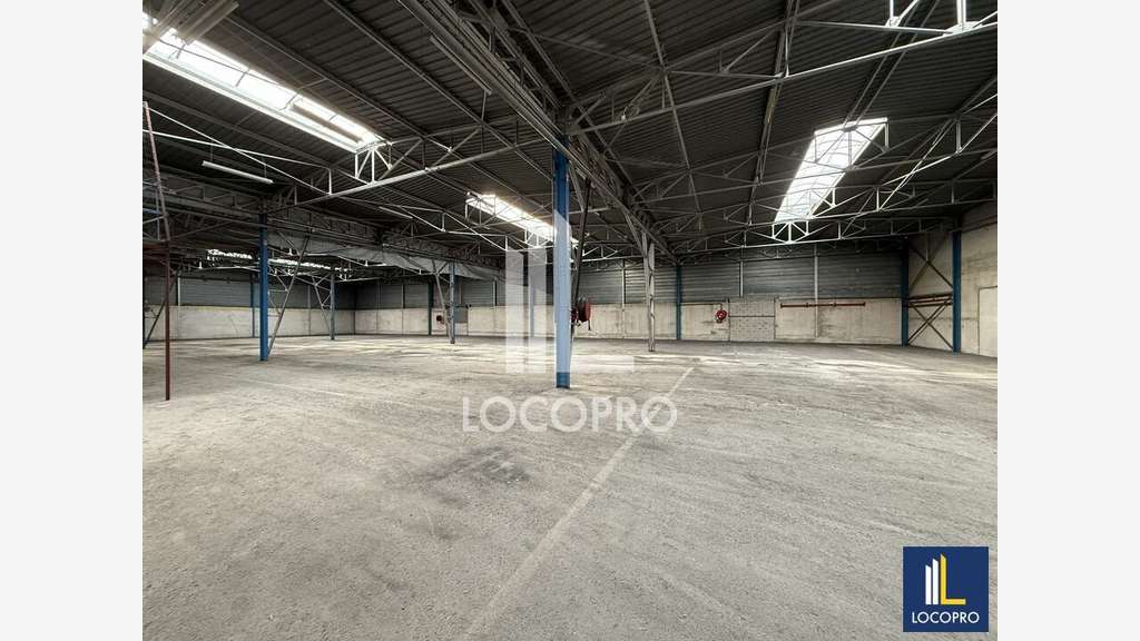 Location local activités 2746m² St-Laurent-du-Var