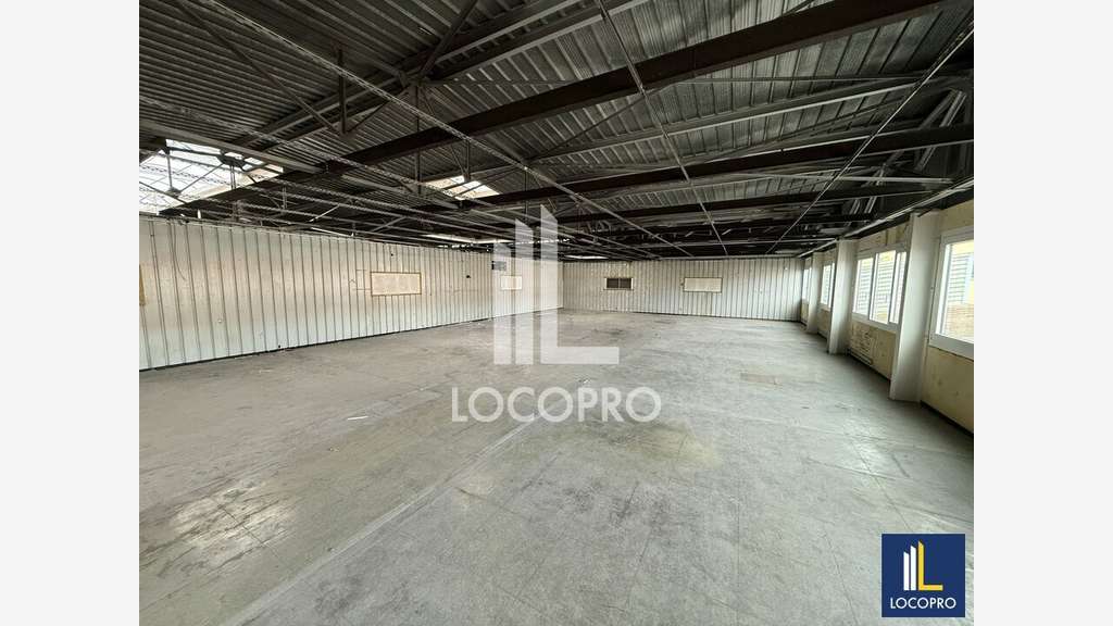 Location local activités 2746m² St-Laurent-du-Var