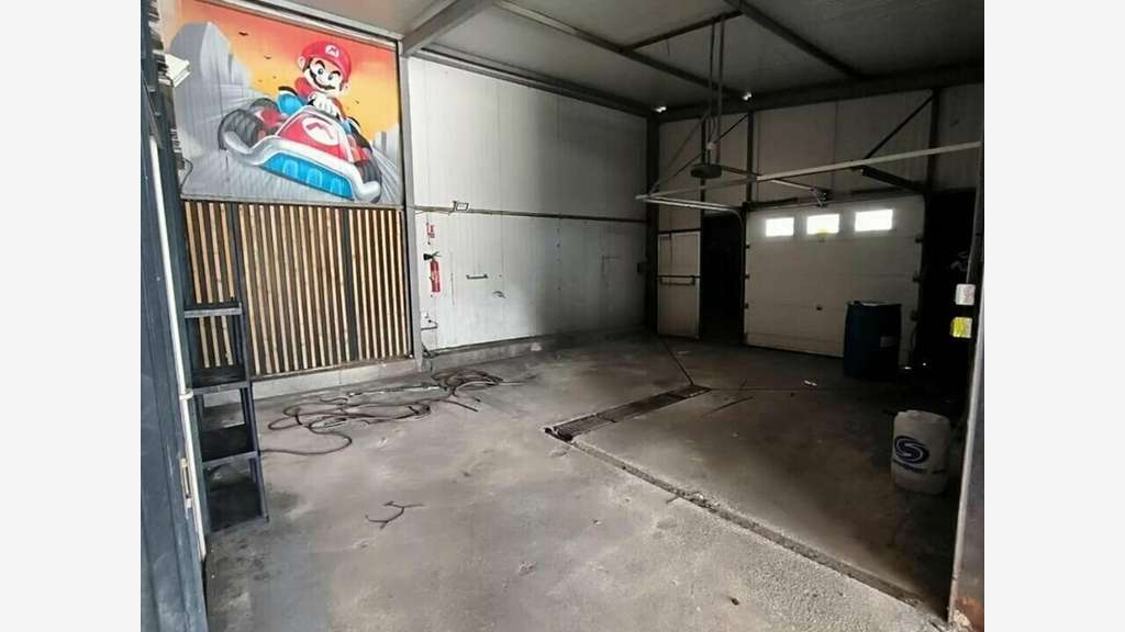 A louer local 250m² à Saint-Pantaléon-de-Larche