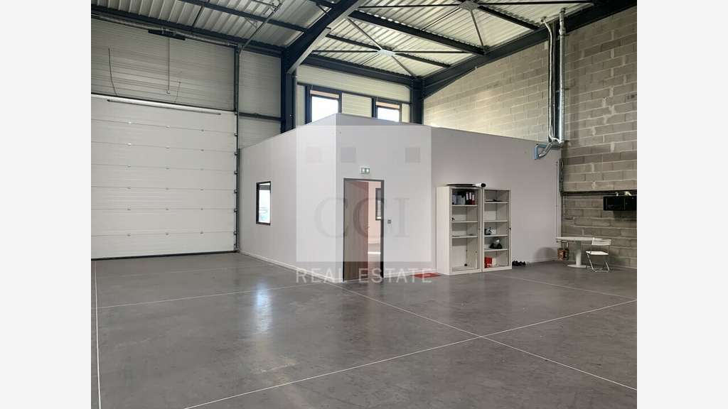 Local d'activité 328m² à louer à Saint Priest