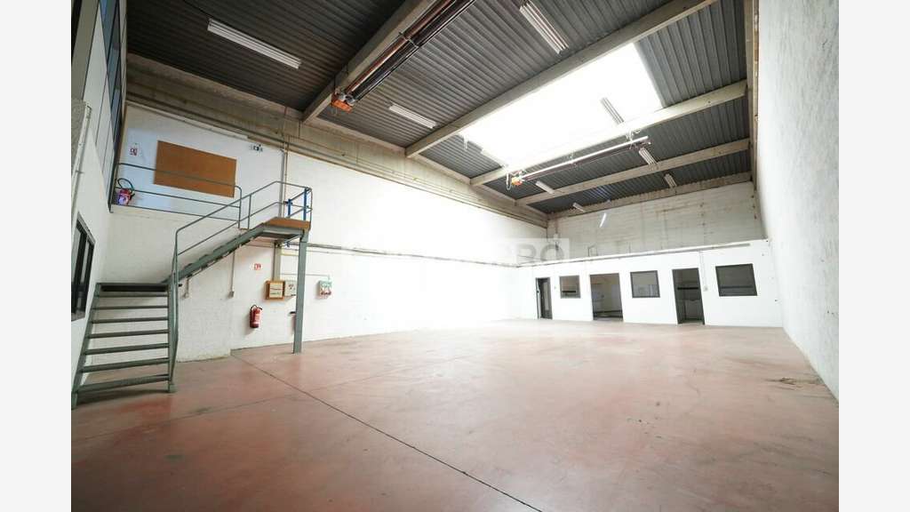 Local d'activité neuf à louer 353m² à Saint Priest