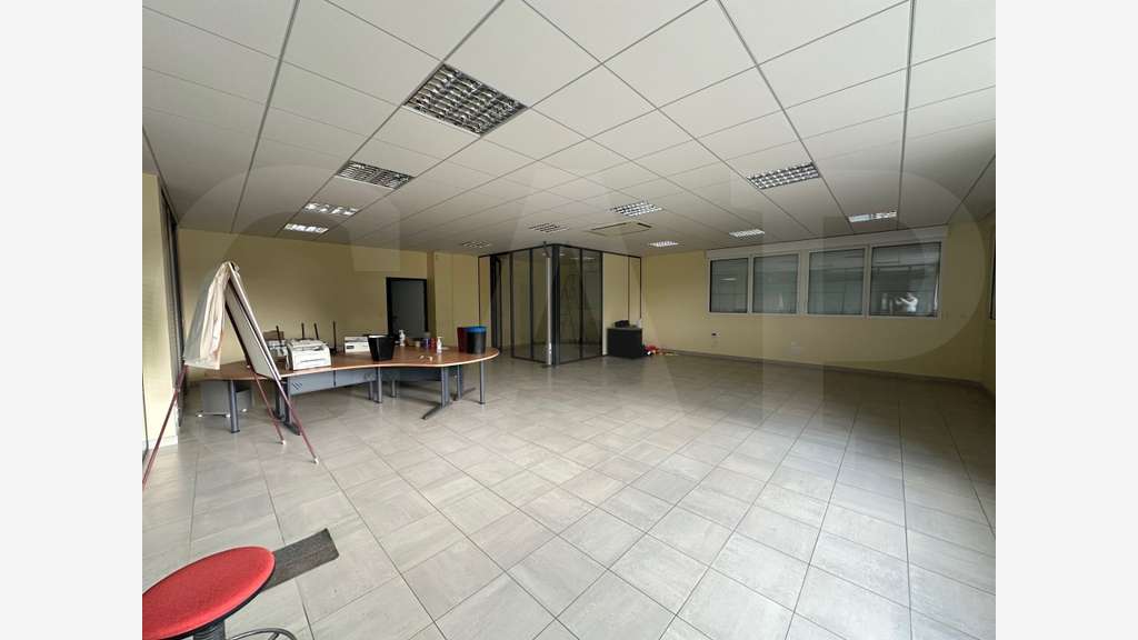 Local d'activité 1901m² à Saint sauveur des Landes