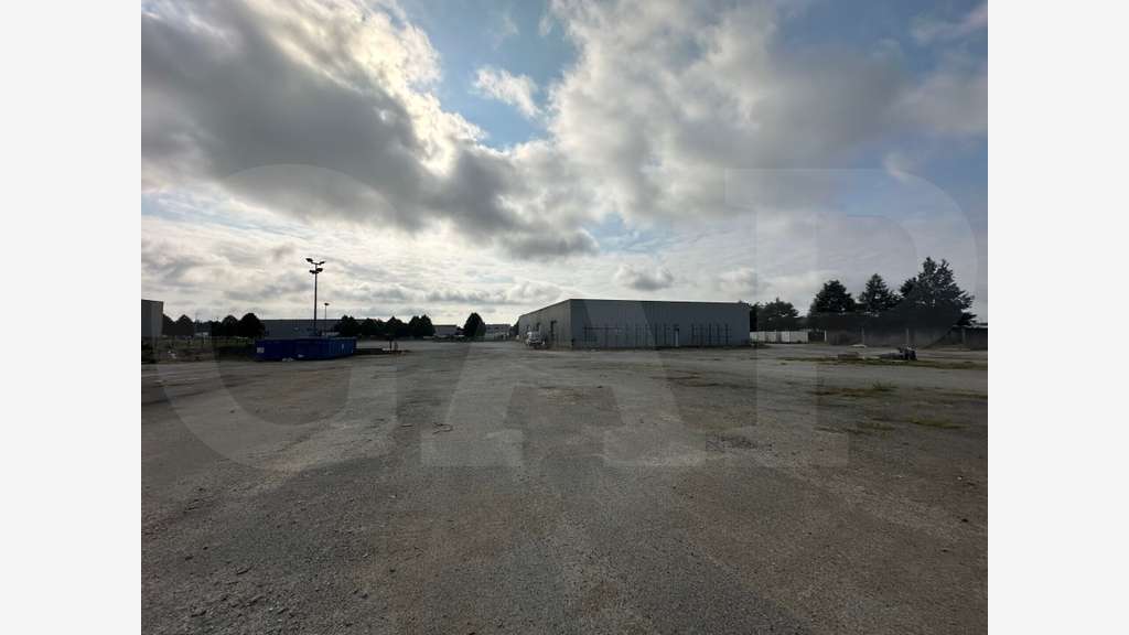 Local d'activité 1901m² à Saint sauveur des Landes