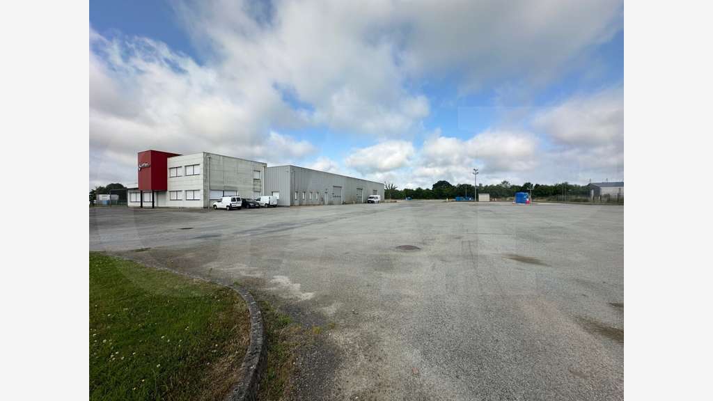 Local d'activité 1901m² à Saint sauveur des Landes
