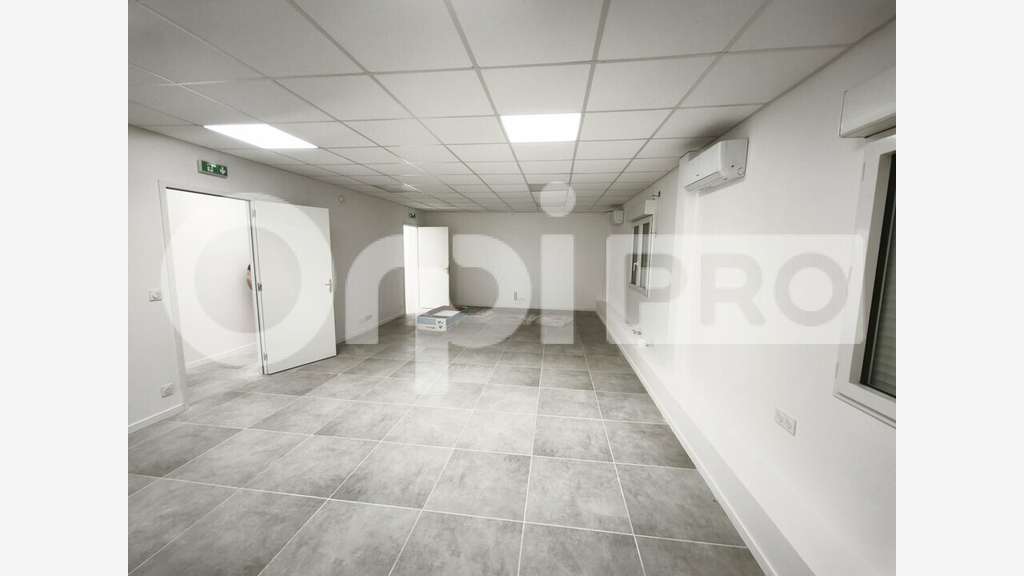 Local 288m² à louer forte visibilité à Sanguinet 