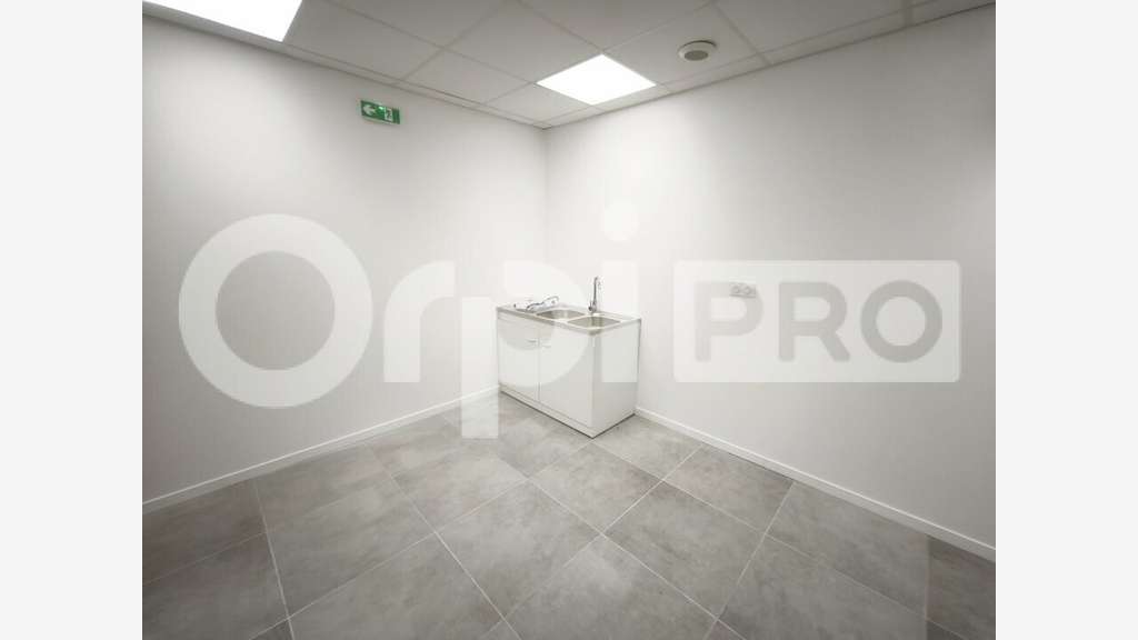 Local 288m² à louer forte visibilité à Sanguinet 