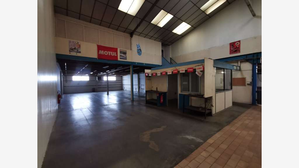 À louer locaux d'activités 920m² à Seclin 