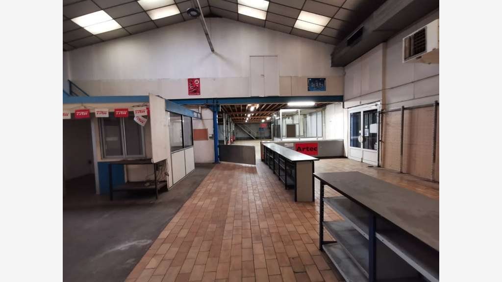 À louer locaux d'activités 920m² à Seclin 