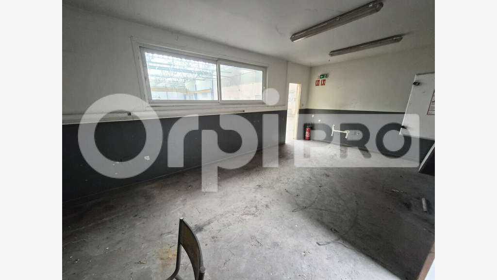 Local d'activité 800m² à louer à Reims Colbert