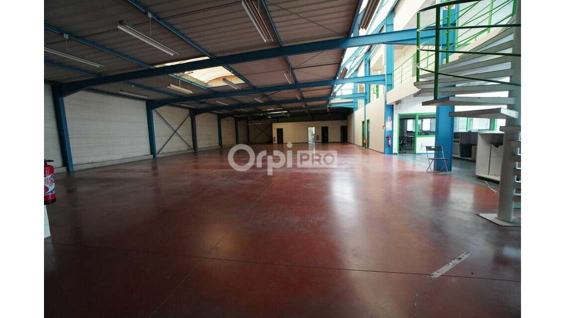 A louer local d'activité 926m² à Longvic