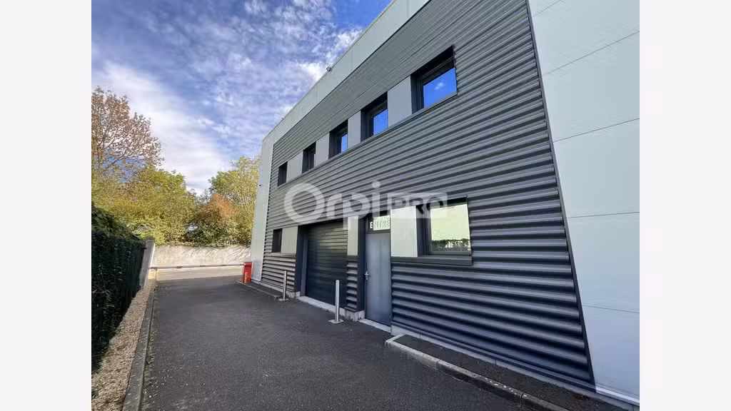 Local d'activité 180m² à louer à Servon