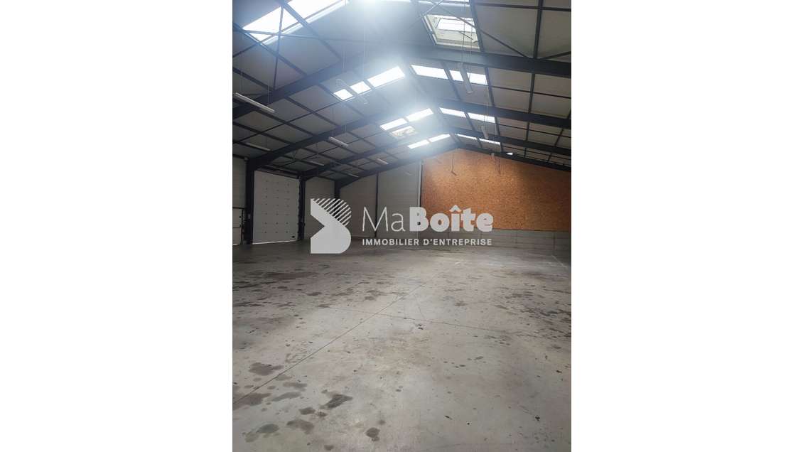 A louer local d'activité 850m² à St-Germain-Laval