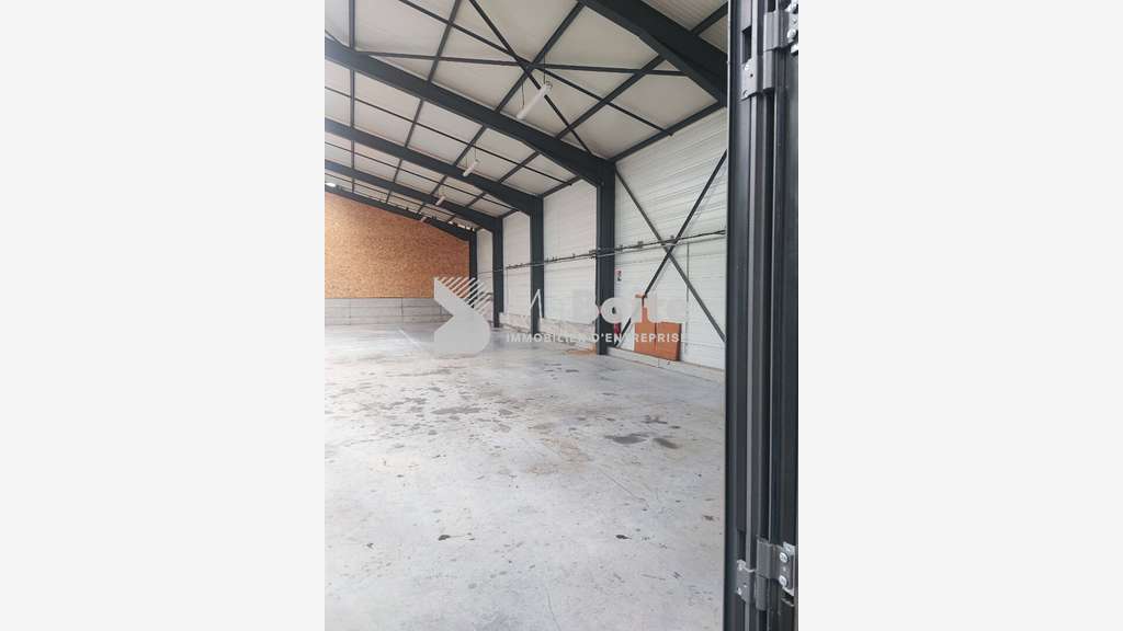 A louer local d'activité 850m² à St-Germain-Laval