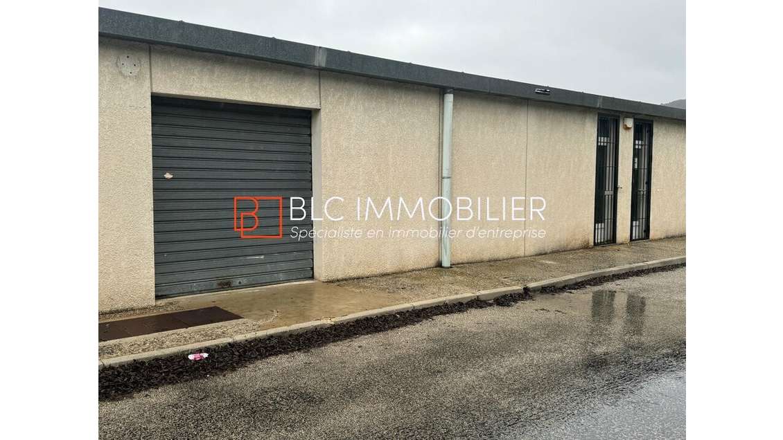 Local d'activités 125m² à louer à Aubagne