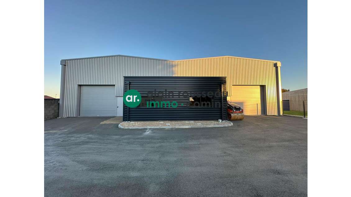 A louer local 450m² à Saint-Philbert-de-Grand-Lieu