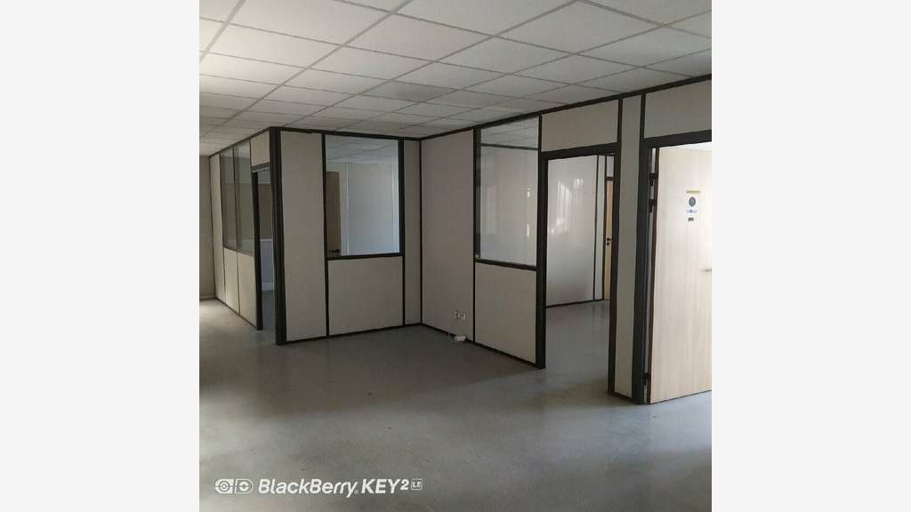 Loue entrepôt 567m² en ZI Estroublans à Vitrolles