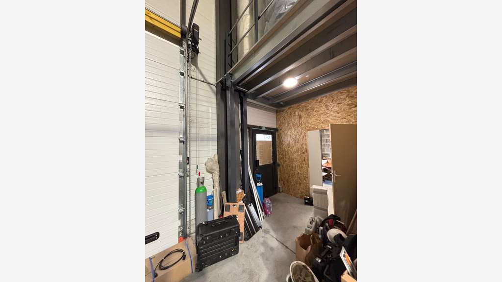 Local d'activité 260m² à Bretteville sur Odon