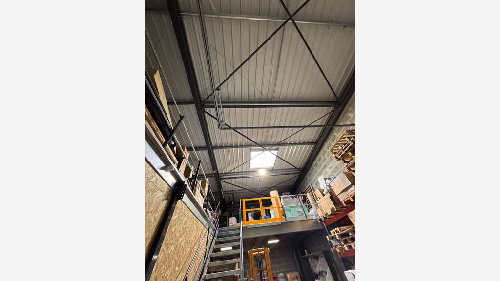 Local d'activité 260m² à Bretteville sur Odon
