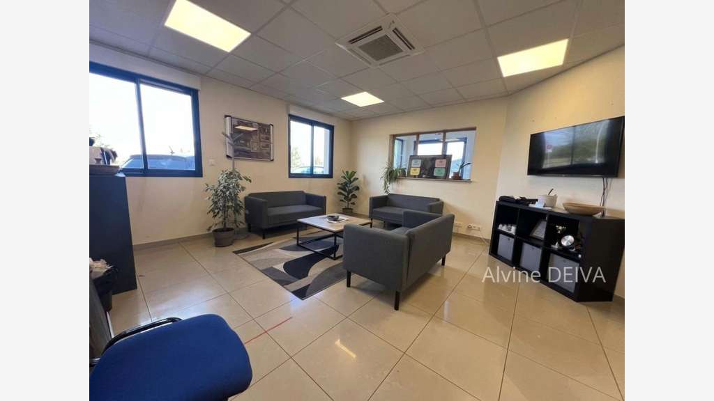 A louer local d'activité 800m² Verneuil-en-Halatte
