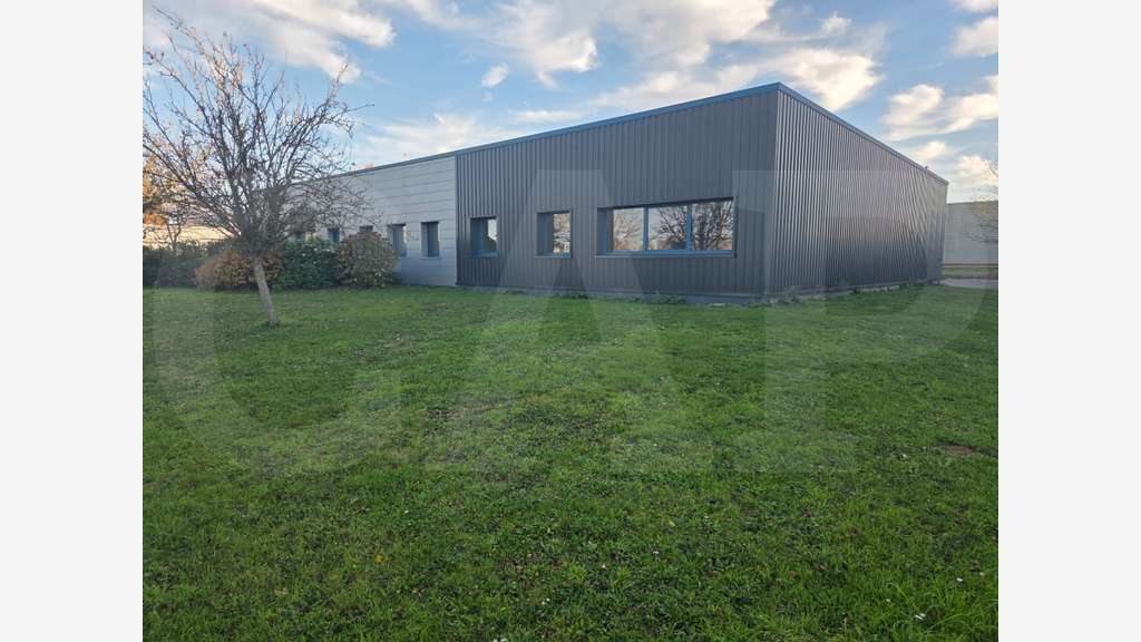 A louer local activité 450m² à Taden ZA des Alleux