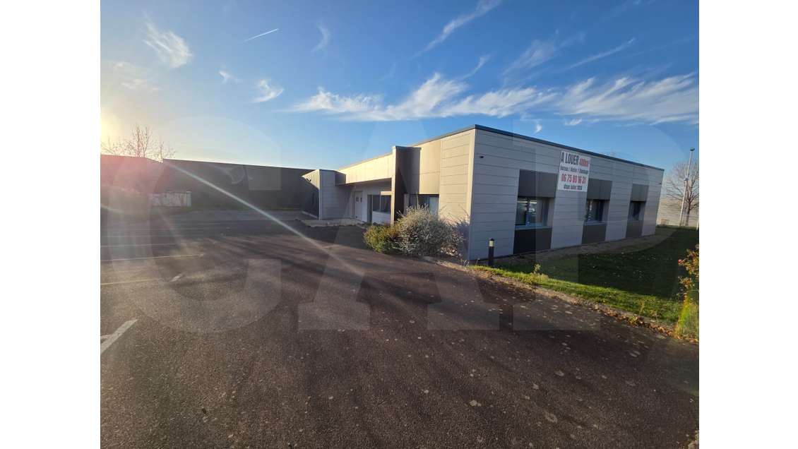 A louer local activité 450m² à Taden ZA des Alleux