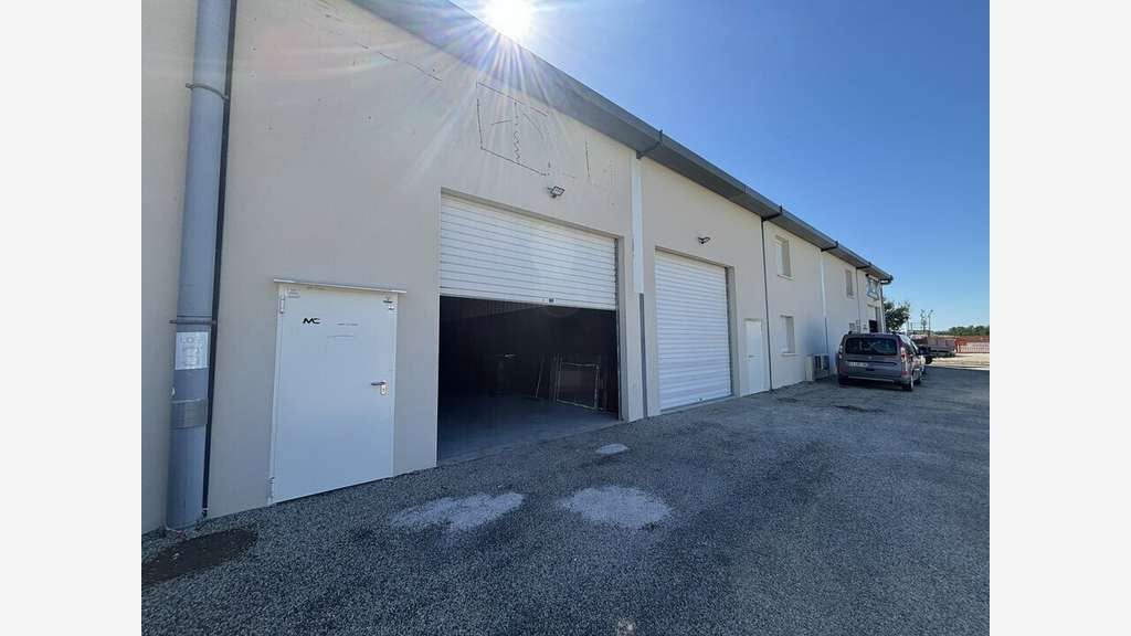 Local d'activité 300m² à louer en ZA à Tarascon 
