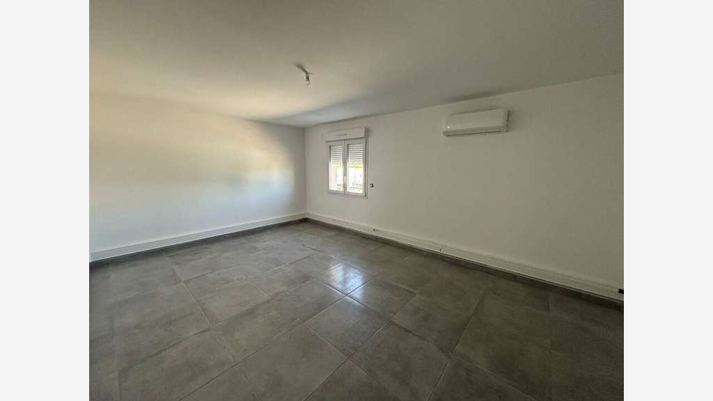 Local d'activité 300m² à louer en ZA à Tarascon 