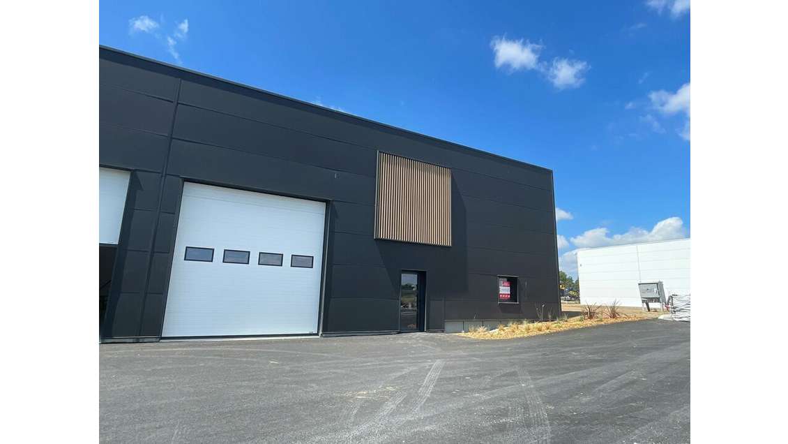 A louer local d'activité 300m² à Theix-Noyalo
