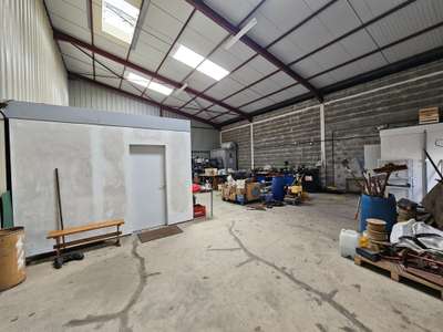 Local d'activité 150m² à louer à Trélazé A87
