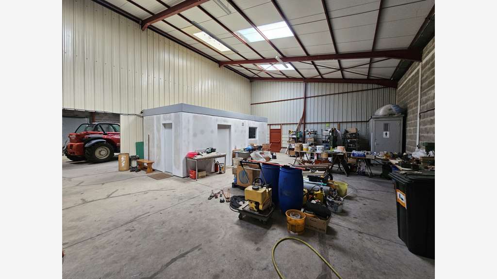 Local d'activité 150m² à louer à Trélazé A87