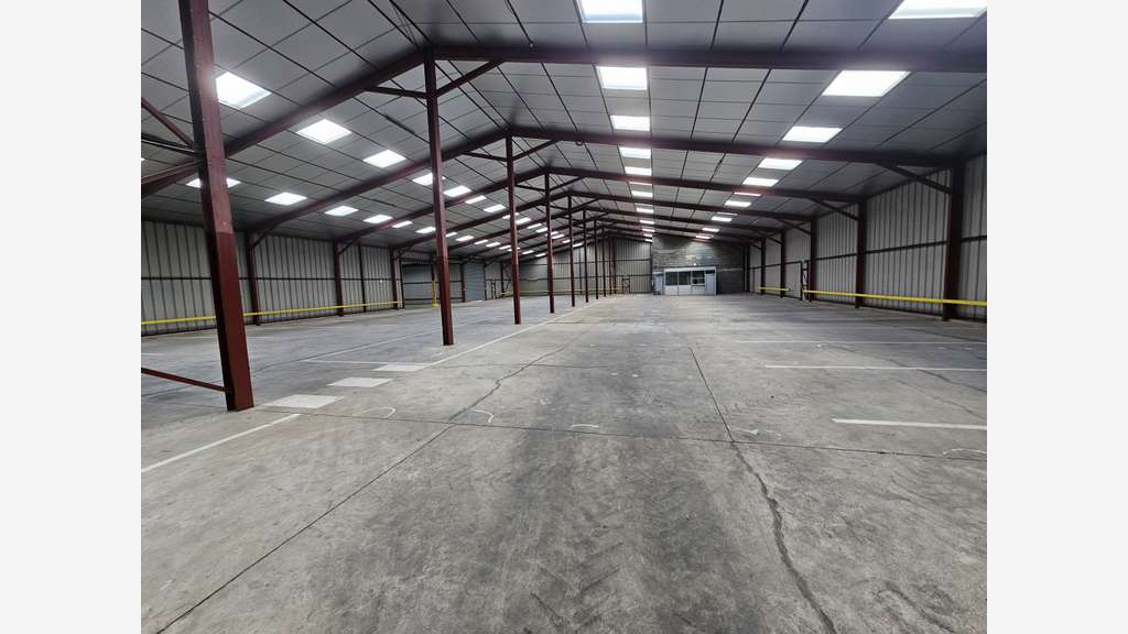 Local d'activité 1575m² à louer ZA de Trélazé