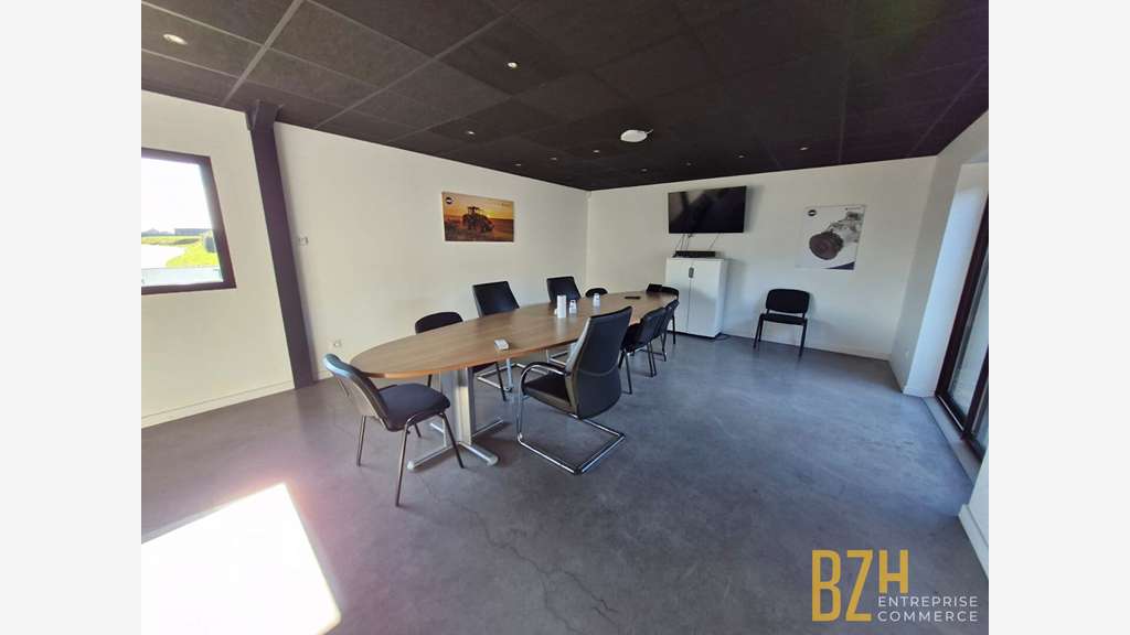 A louer local d'activité 800m² à Vannes 