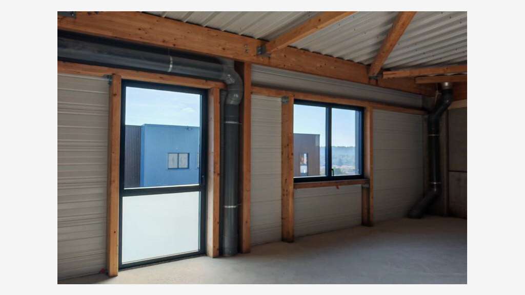 Local d'activité neuf 168m² à louer à Vailhauquès
