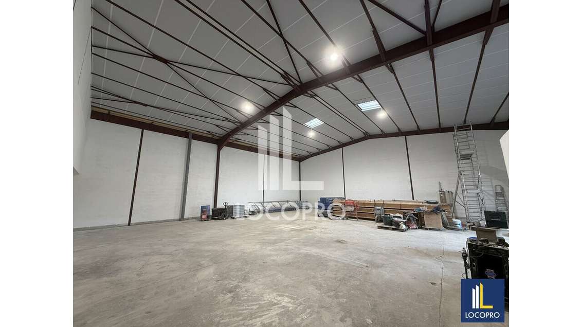 A louer local d'activité 400m² à Valbonne