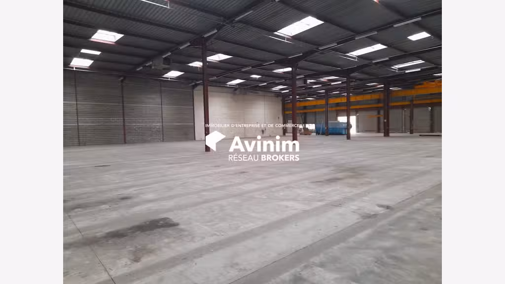 Entrepôt 570m² à louer à Orléans Sud